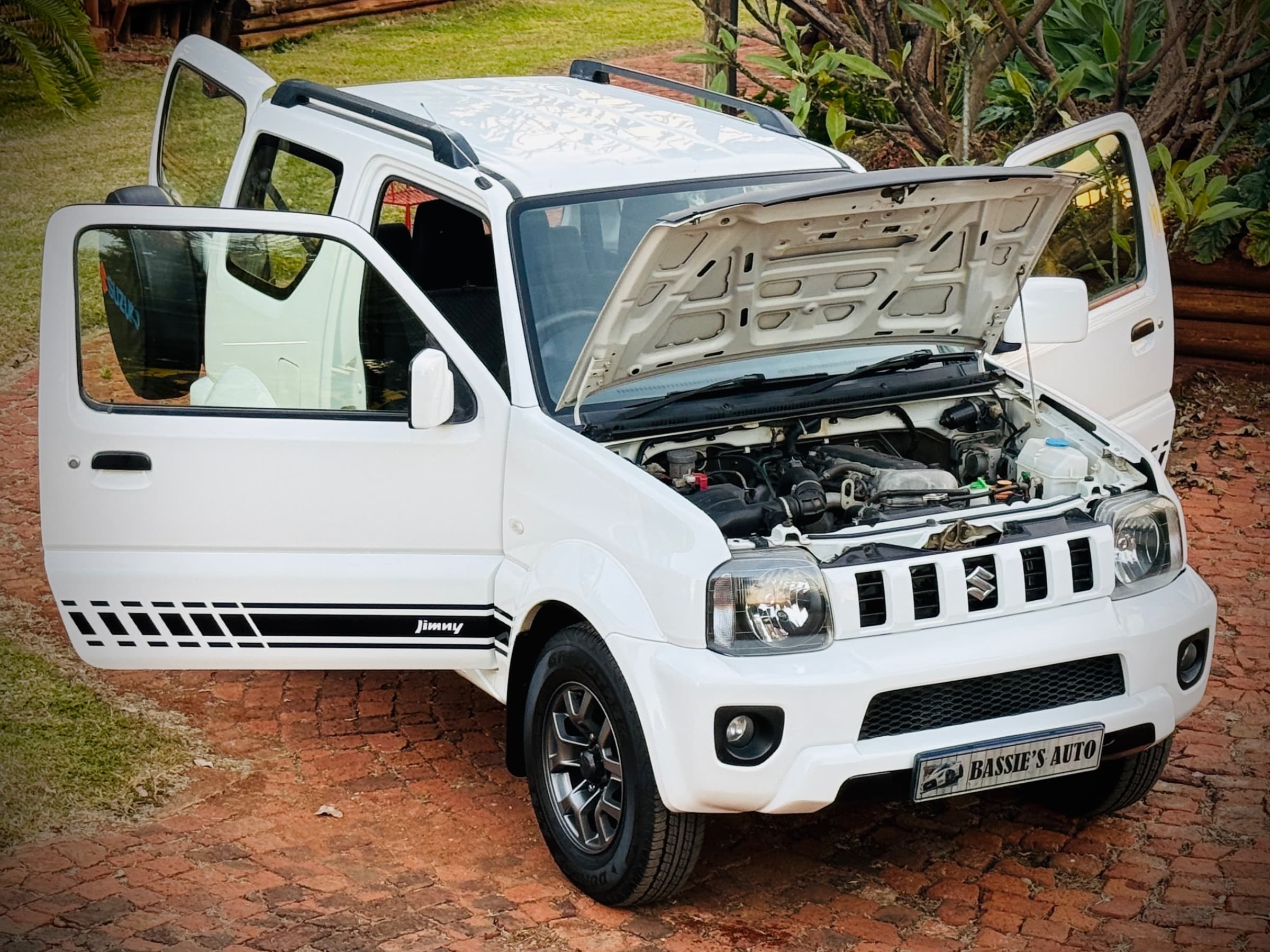 2015 Suzuki Jimny — photo 2