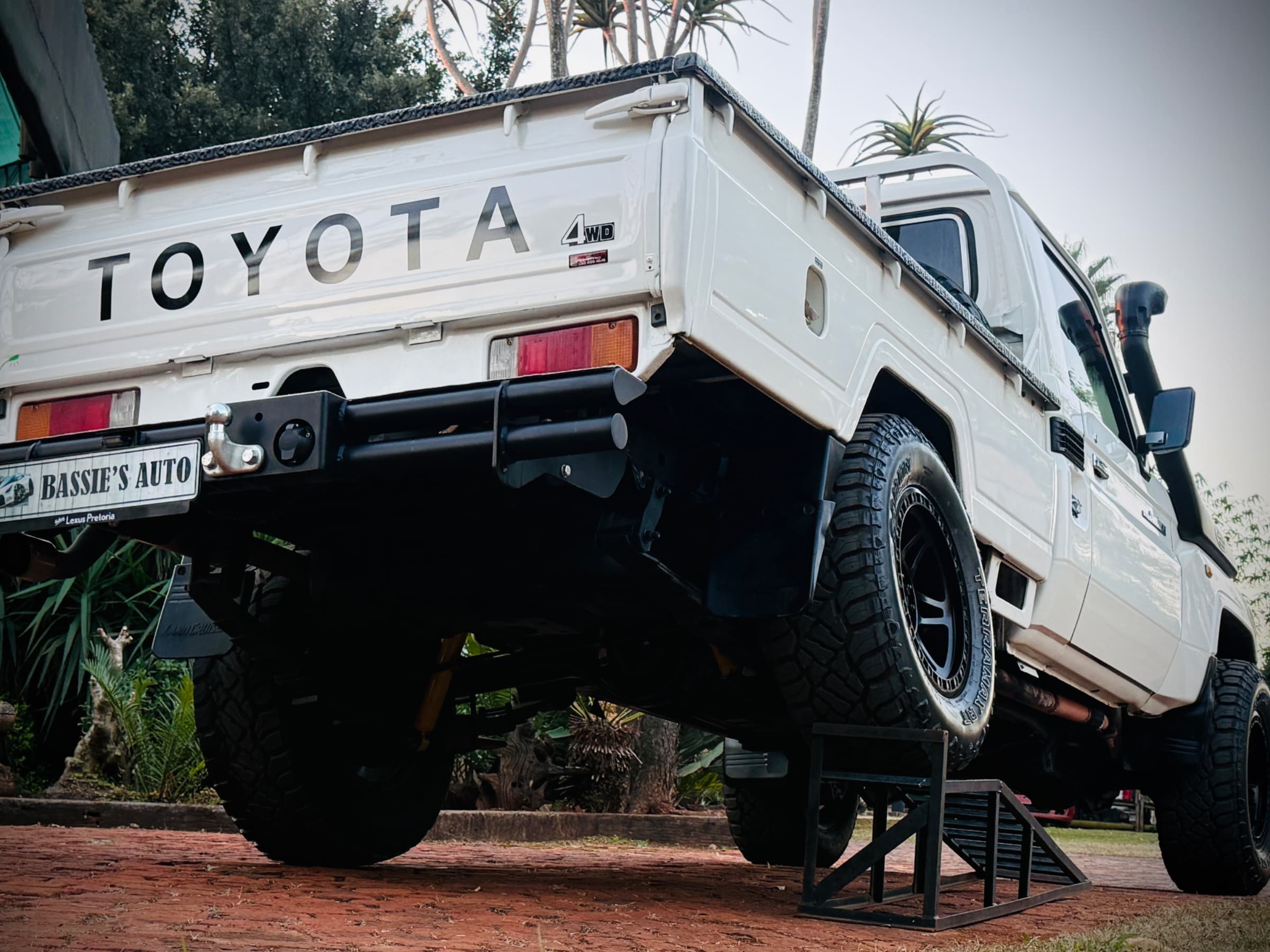 2009 Toyota Land Cruiser 79 Series — photo 3