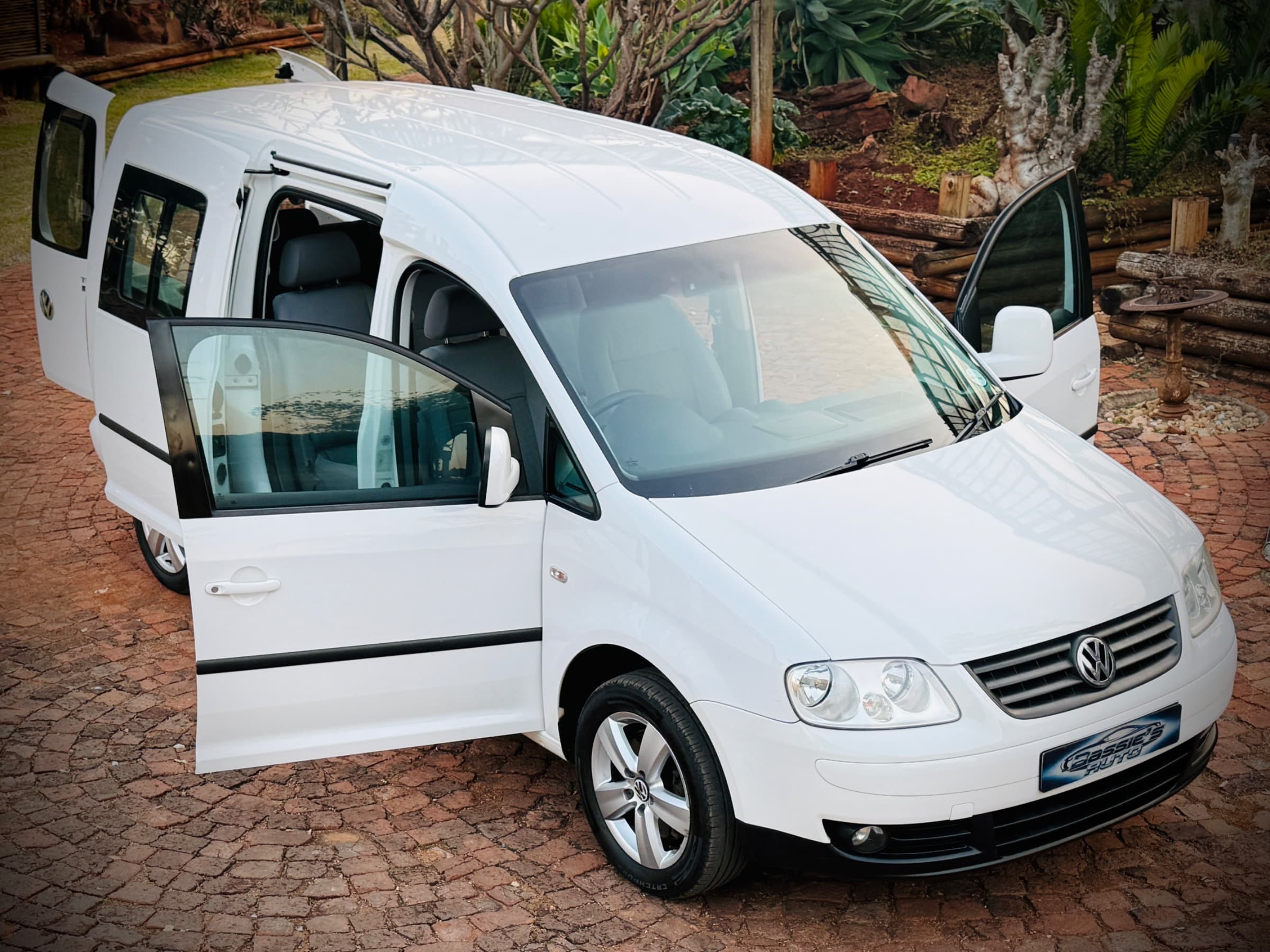 2010 Volkswagen Caddy Maxi 1.9 TDi for sale in South Africa — photo 2