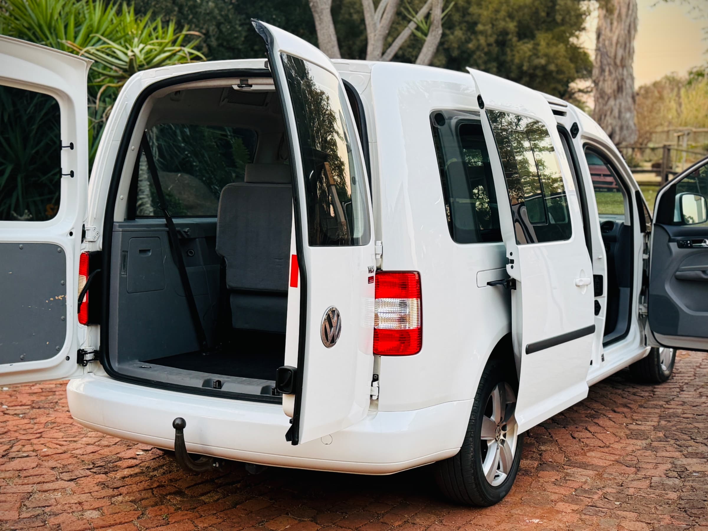2010 Volkswagen Caddy Maxi 1.9 TDi for sale in South Africa — photo 3