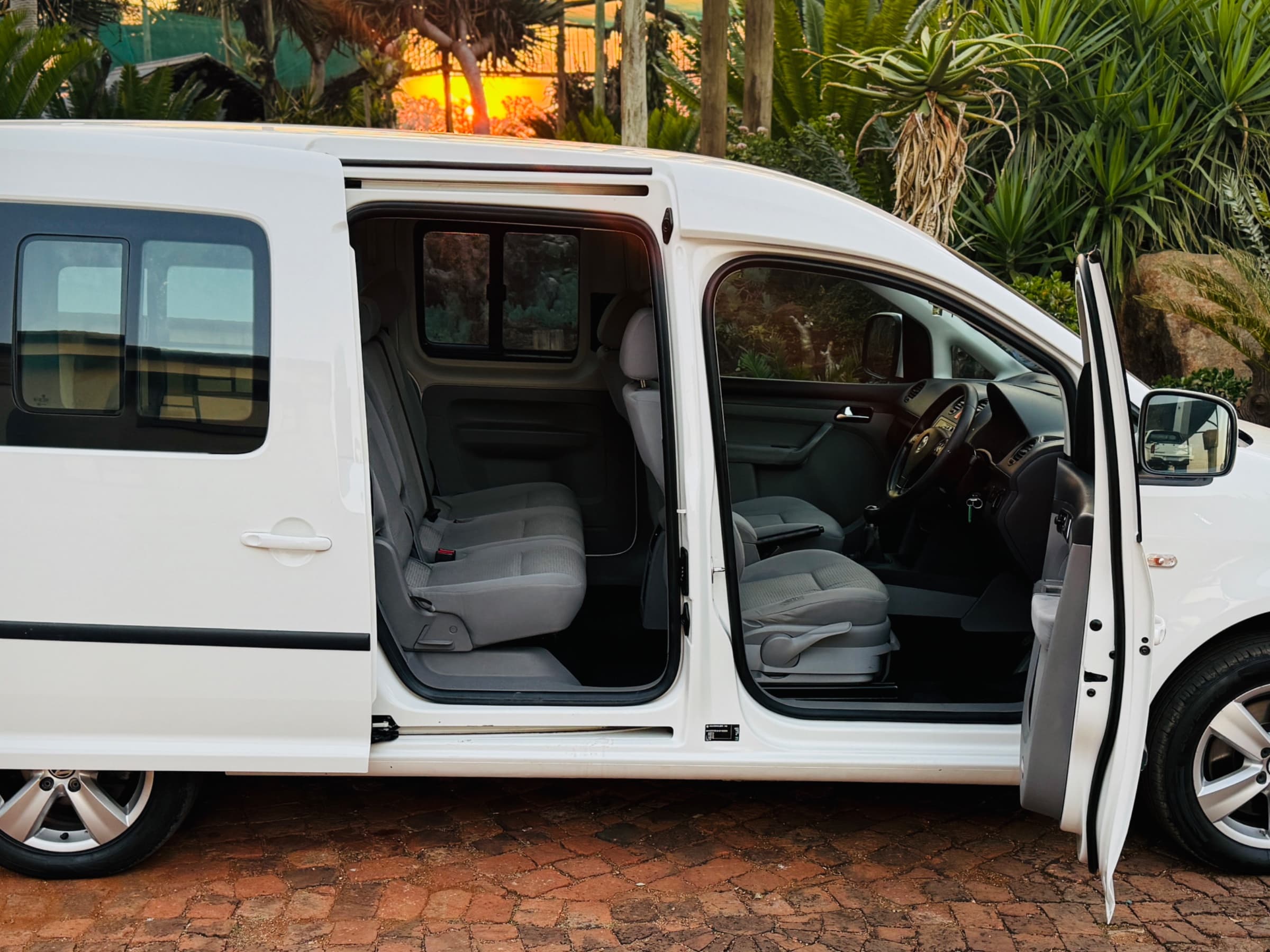 2010 Volkswagen Caddy Maxi 1.9 TDi for sale in South Africa — photo 4