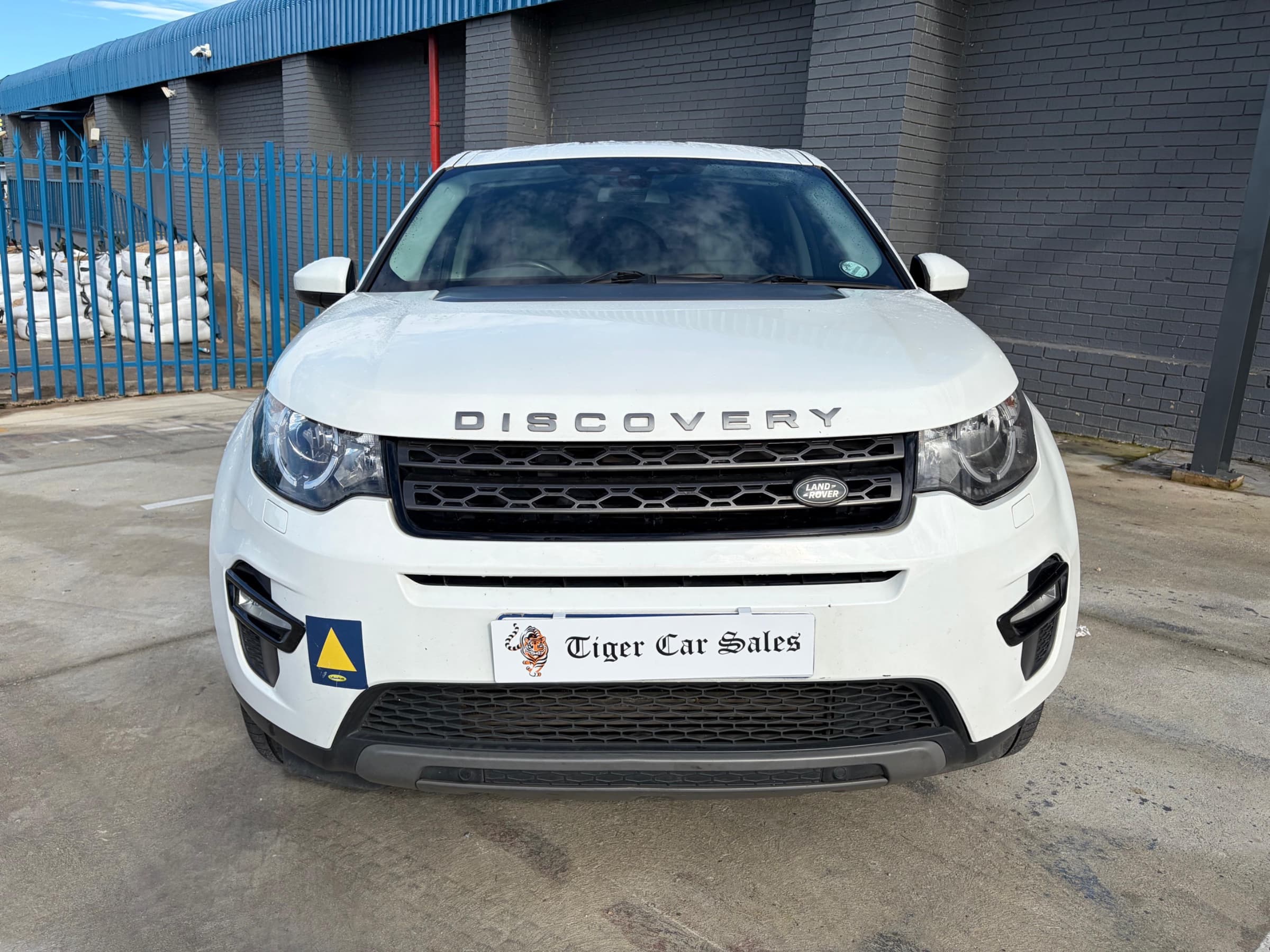 2015 Land Rover Discovery Sport 2.2 SD4 SE for sale in South Africa — photo 2
