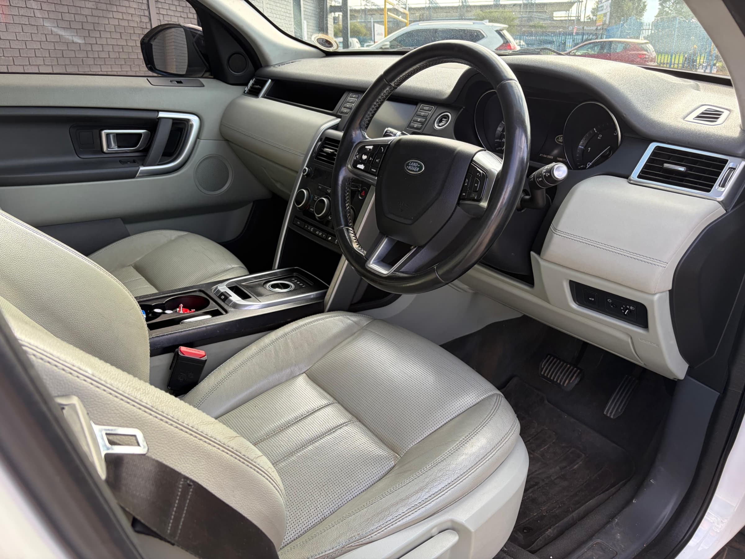 2015 Land Rover Discovery Sport 2.2 SD4 SE for sale in South Africa — photo 3