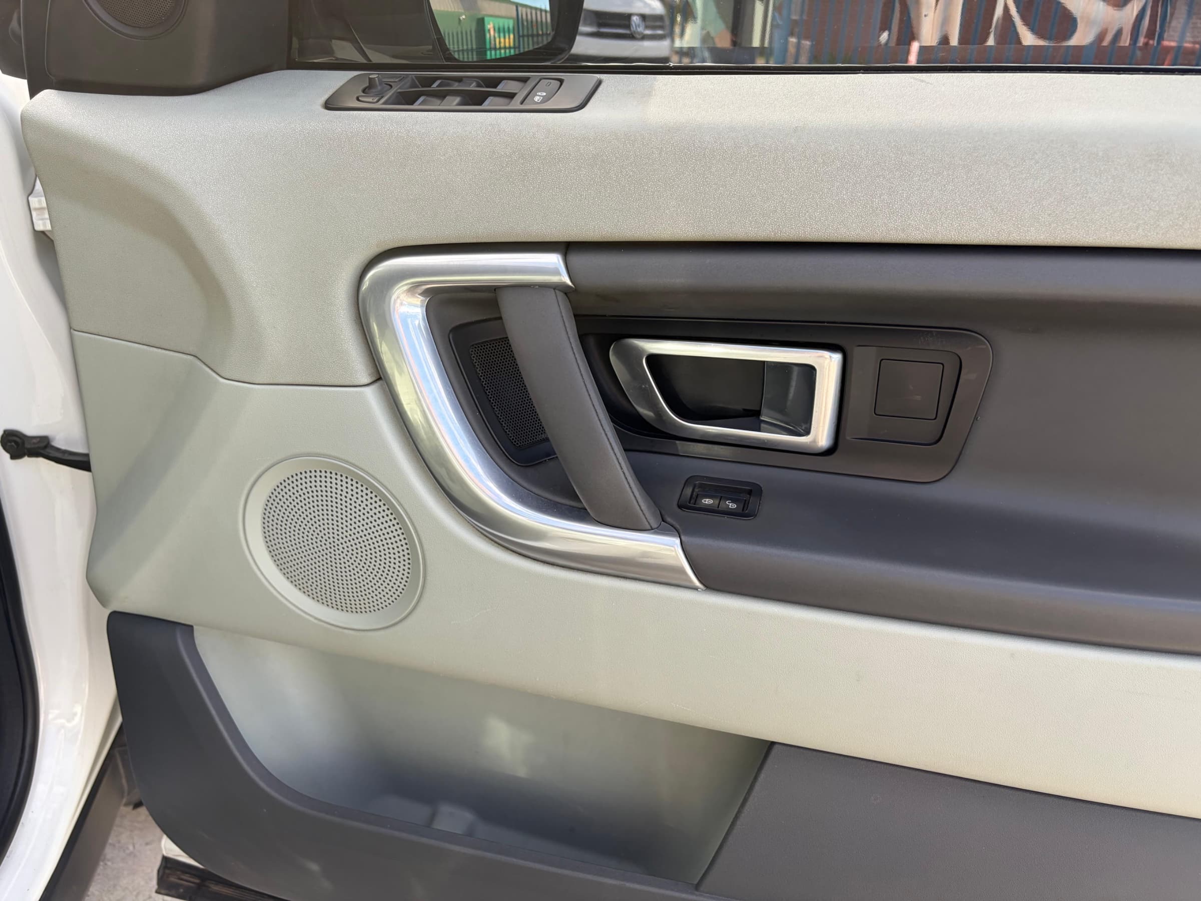 2015 Land Rover Discovery Sport 2.2 SD4 SE for sale in South Africa — photo 4