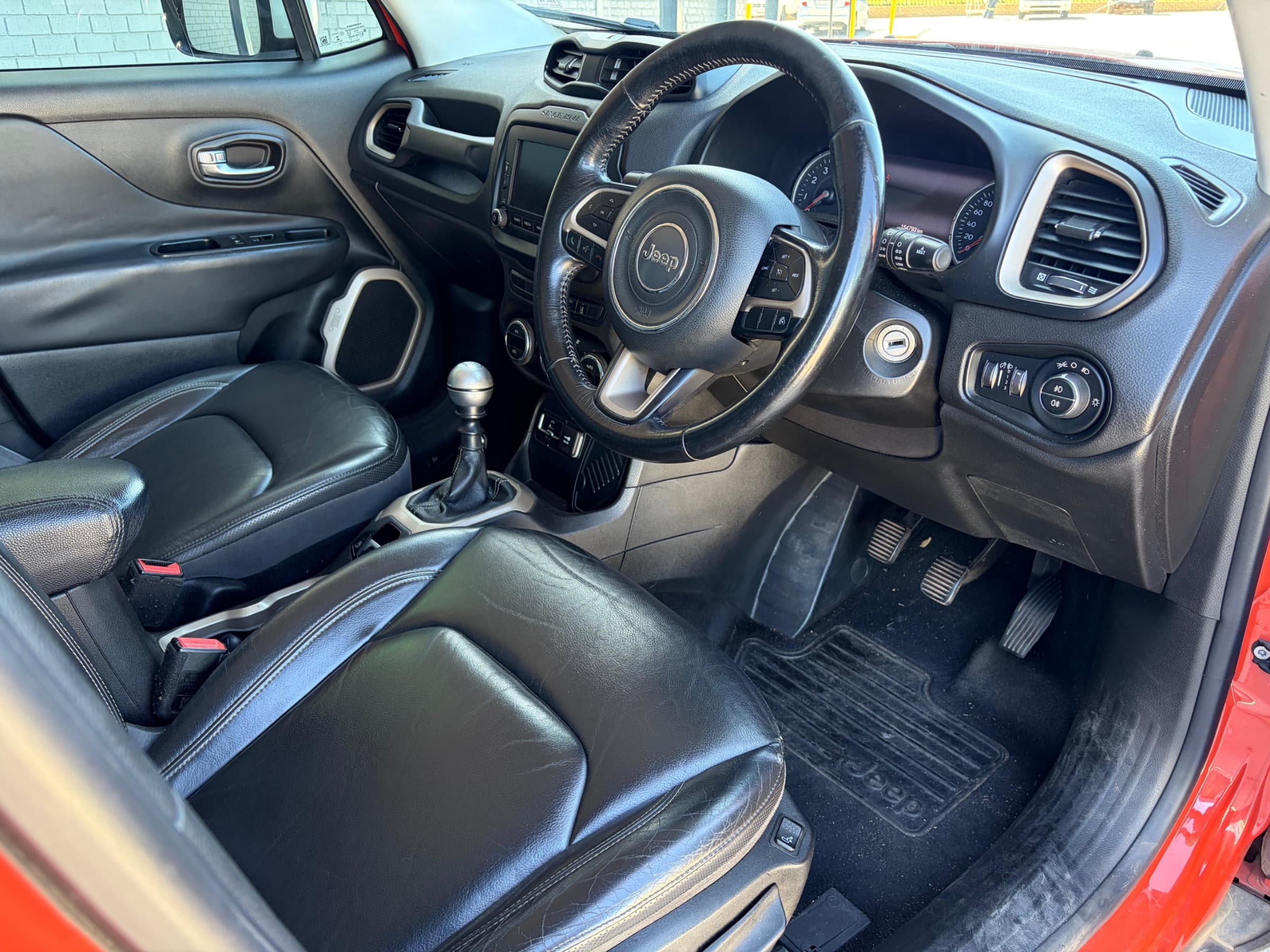 2015 Jeep Renegade 1.4 Tjet LTD for sale in South Africa — photo 3