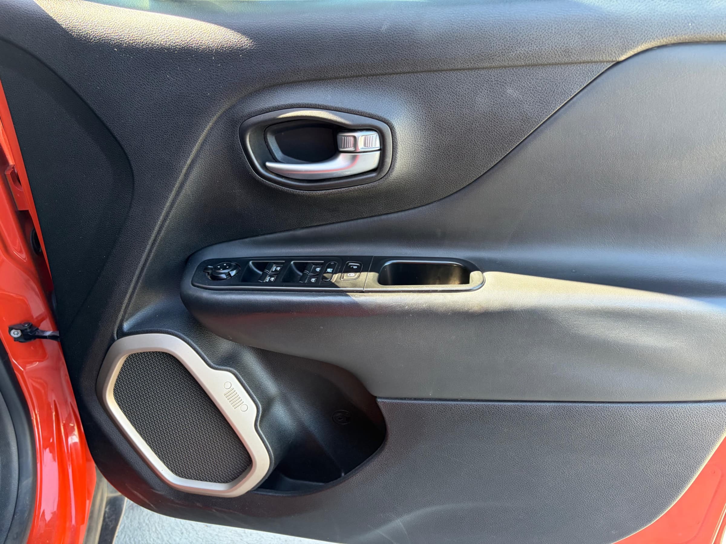 2015 Jeep Renegade 1.4 Tjet LTD for sale in South Africa — photo 4