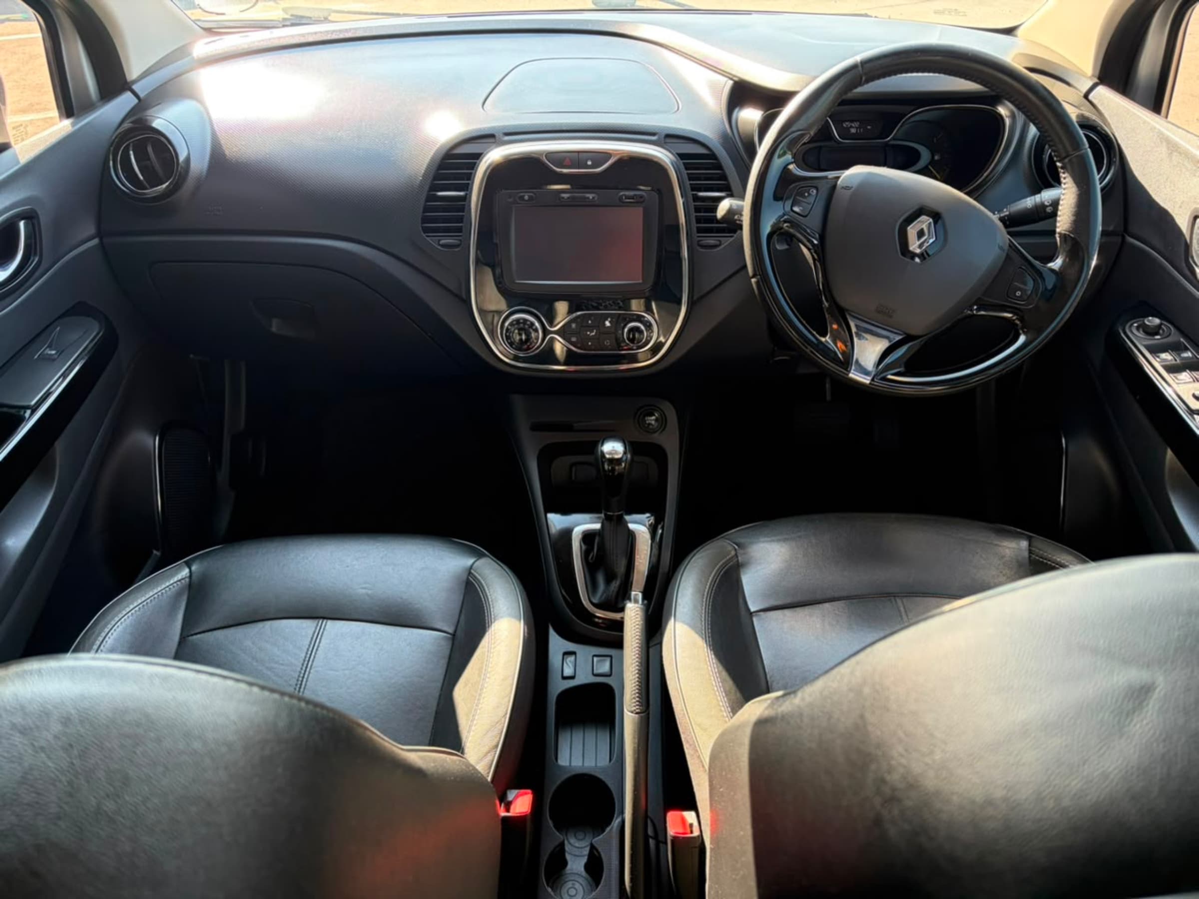 2015 Renault Captur 1.2T Dynamique 5-dr Auto for sale in South Africa — photo 5