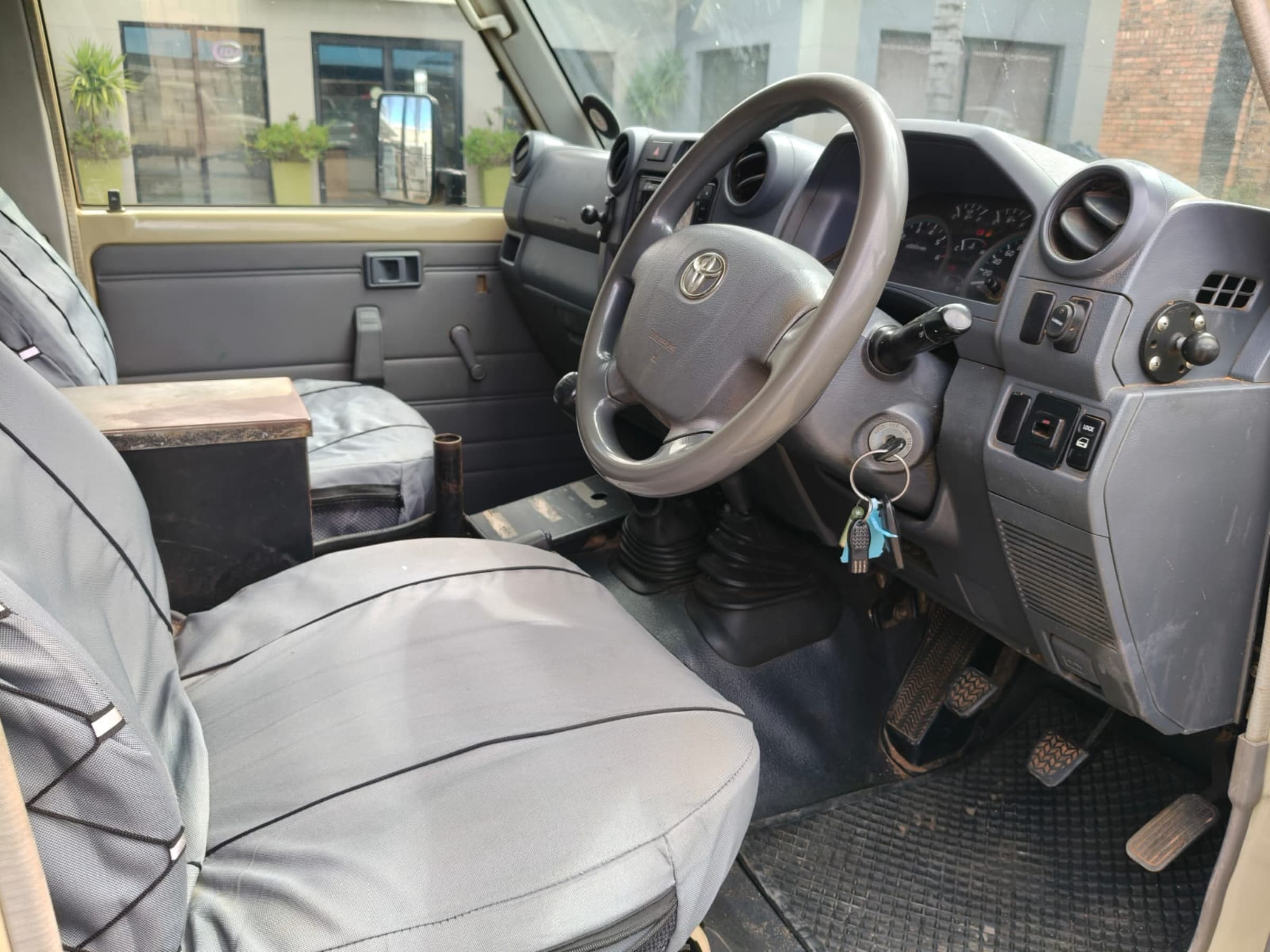 2016 Toyota Land Cruiser 300 VX-R for sale in South Africa — photo 4