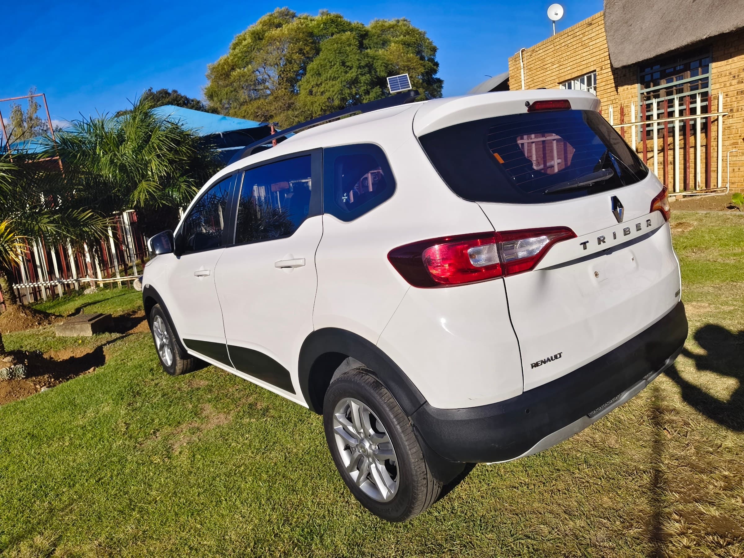 2020 Renault Triber 1.0 Prestige for sale in South Africa — photo 6