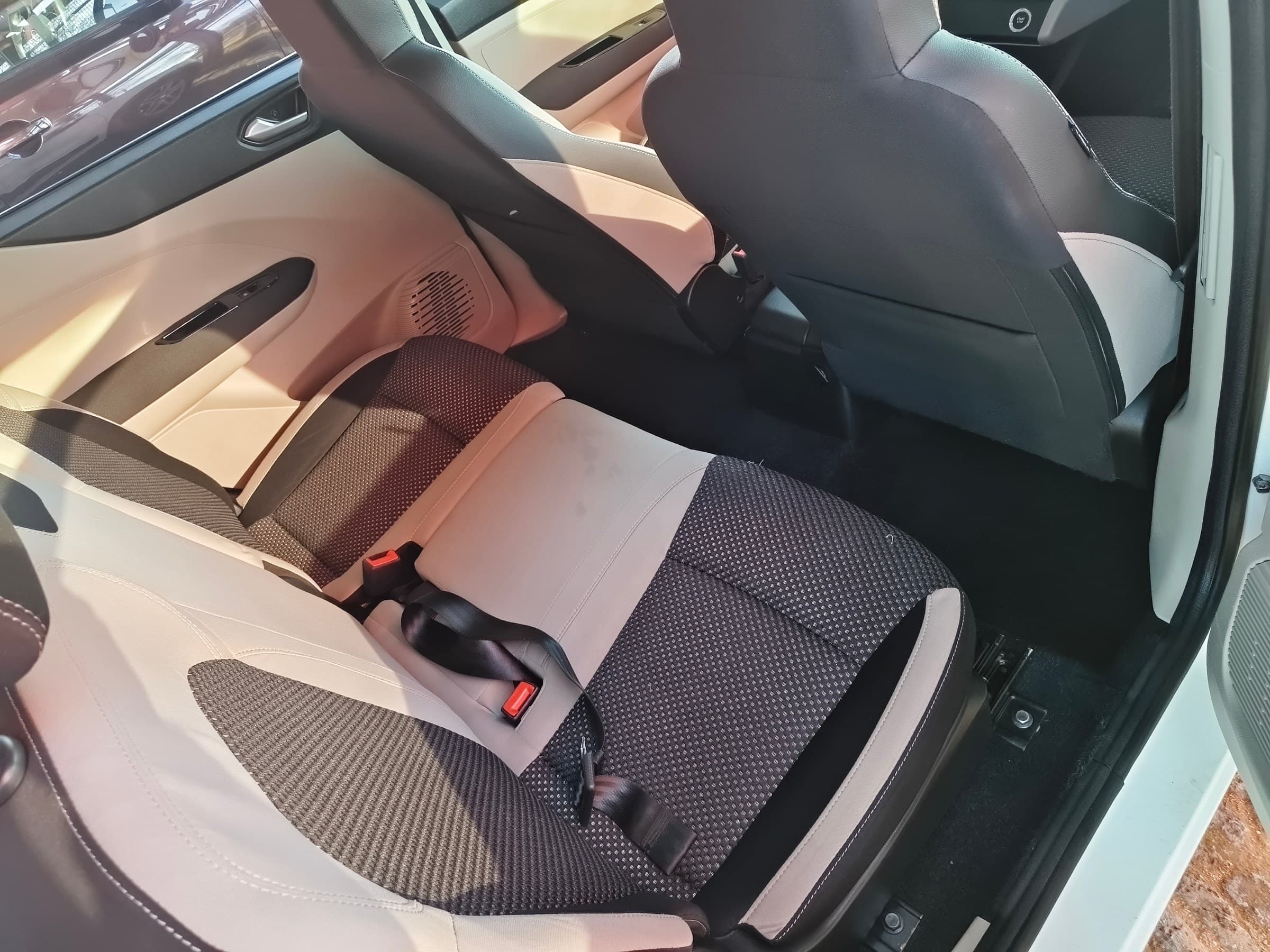 2020 Renault Triber 1.0 Prestige for sale in South Africa — photo 12