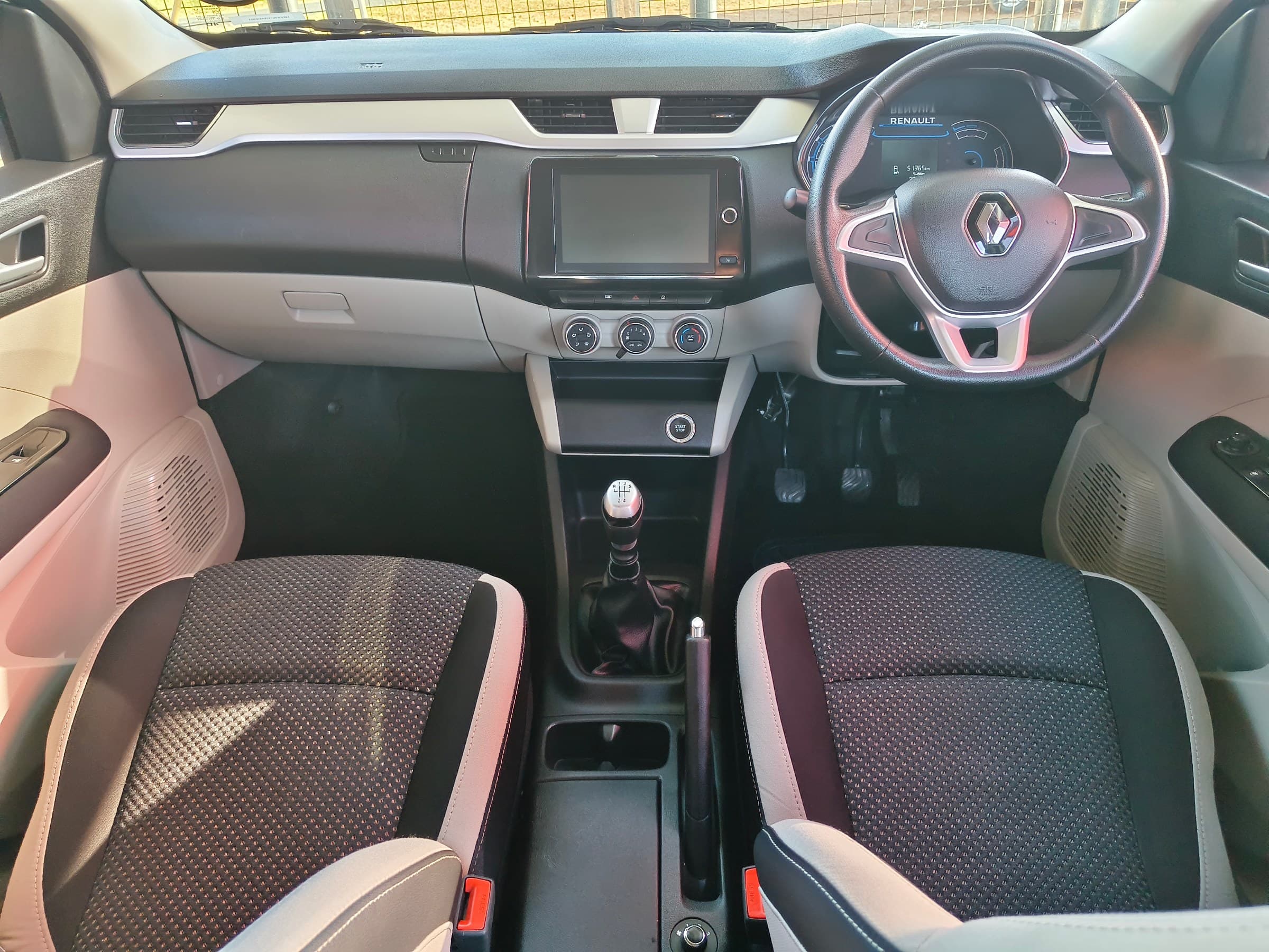 2020 Renault Triber 1.0 Prestige for sale in South Africa — photo 10
