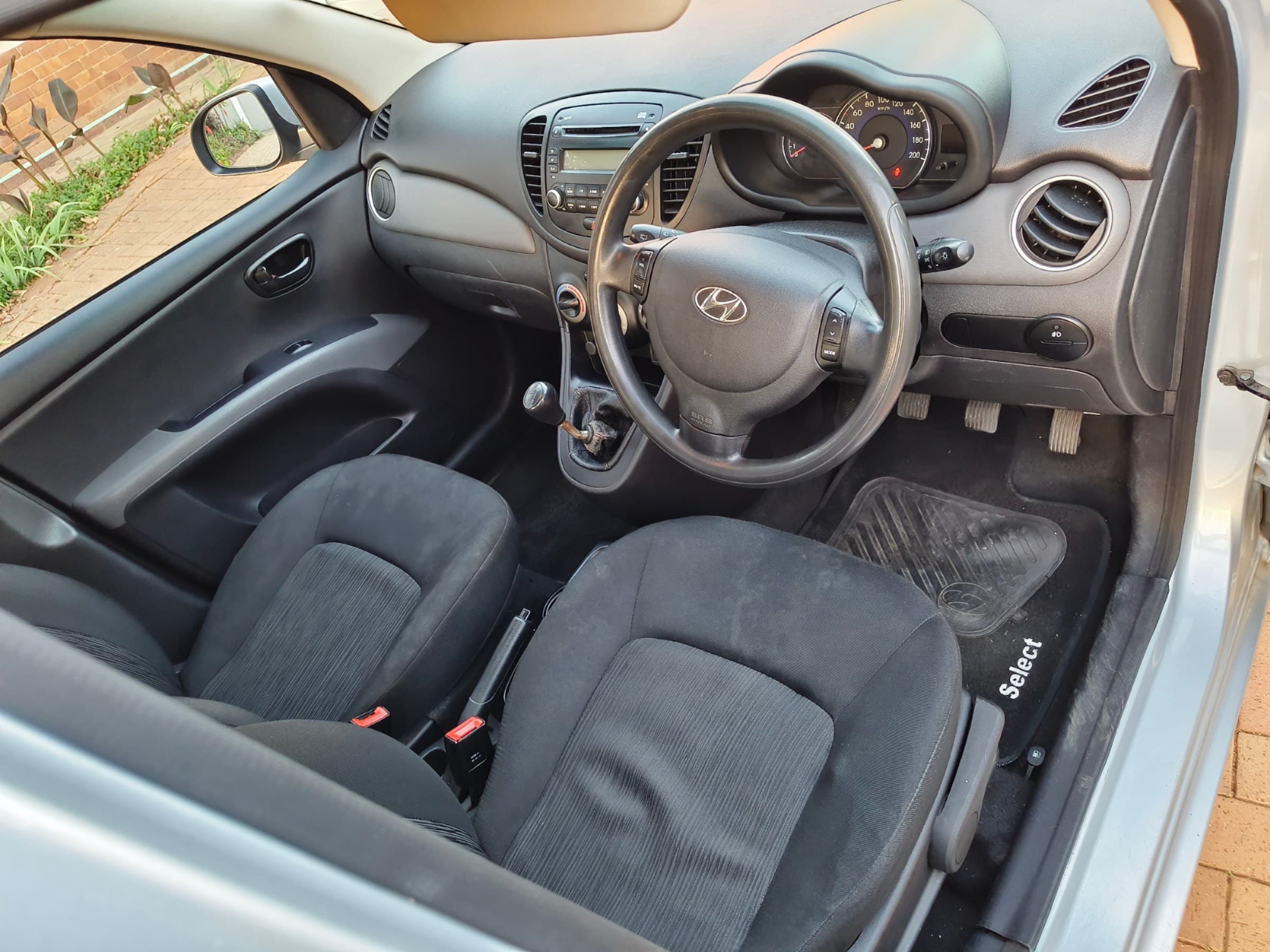 2013 Hyundai i10 1.1 Motion for sale in South Africa — photo 11