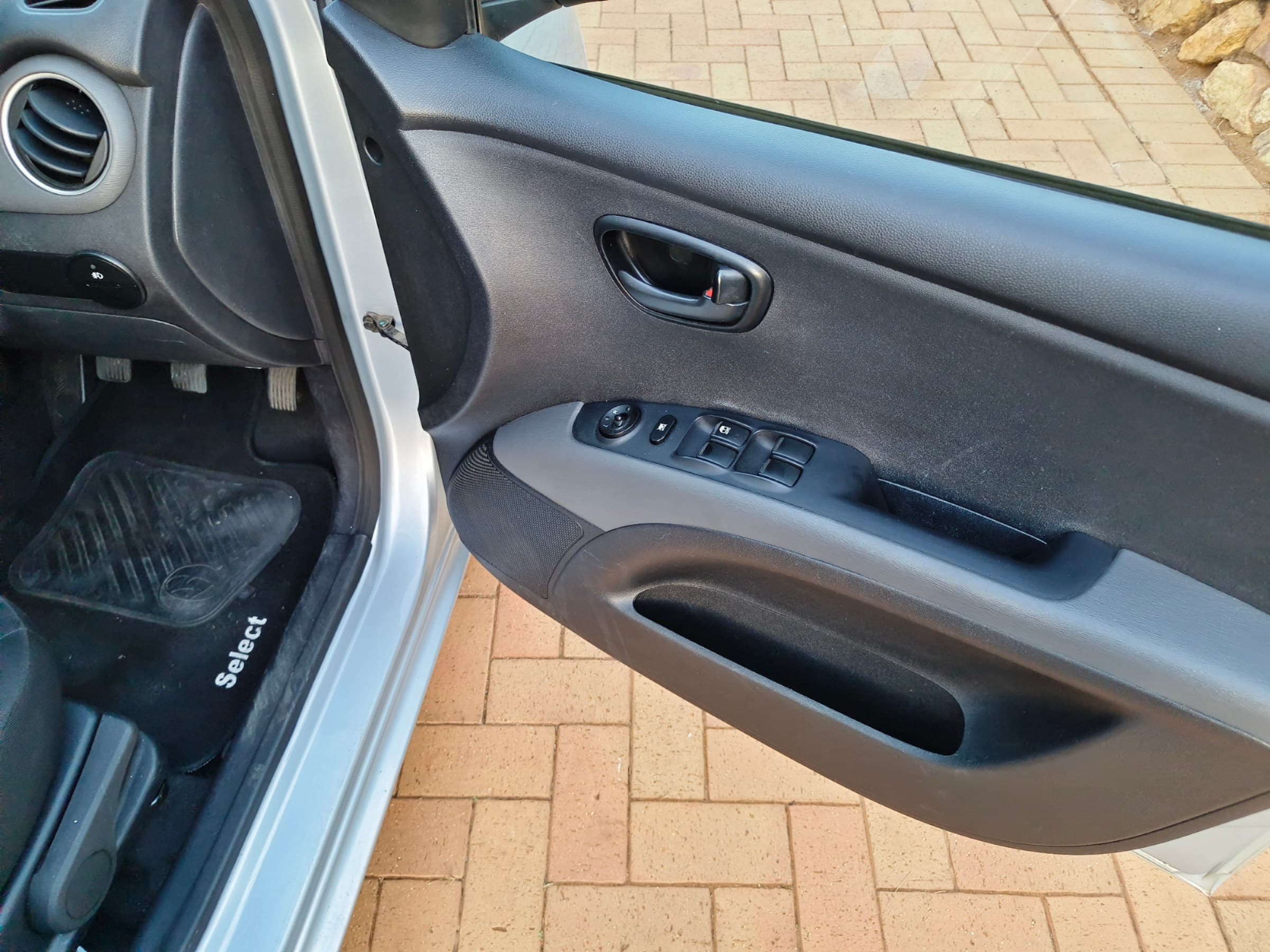 2013 Hyundai i10 1.1 Motion for sale in South Africa — photo 12