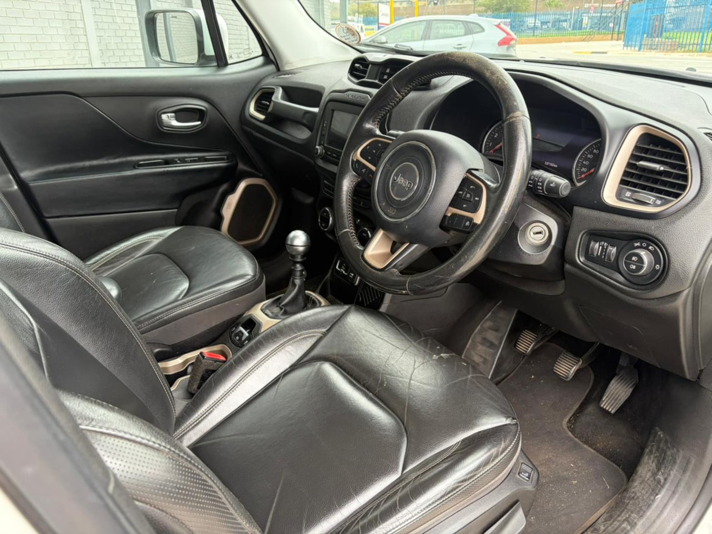 2015 Jeep Renegade 1.4 Tjet LTD for sale in South Africa — photo 3