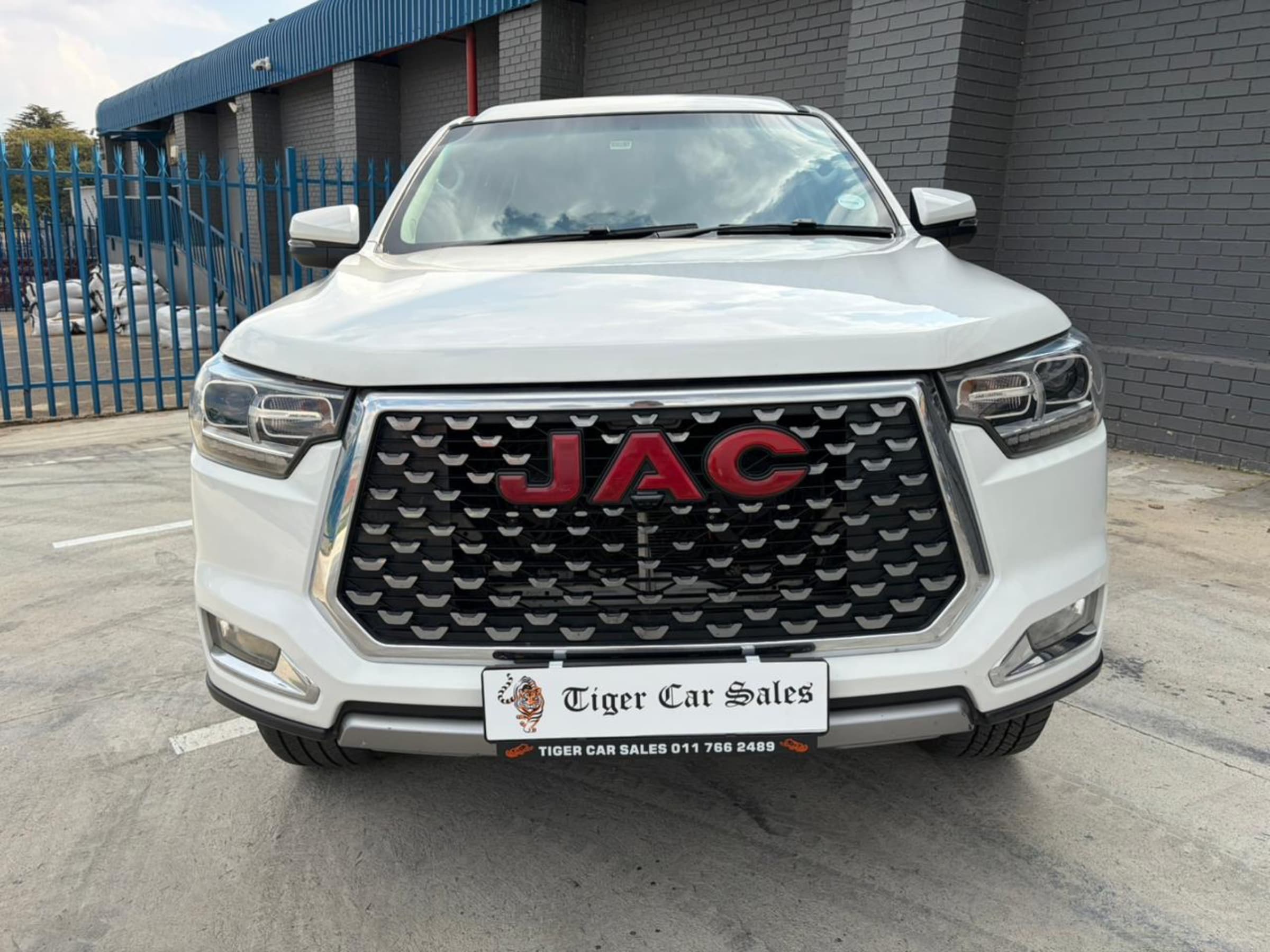 2023 JAC T8 2.0 CTI Super Lux 4x4 Double-Cab for sale in South Africa — photo 2