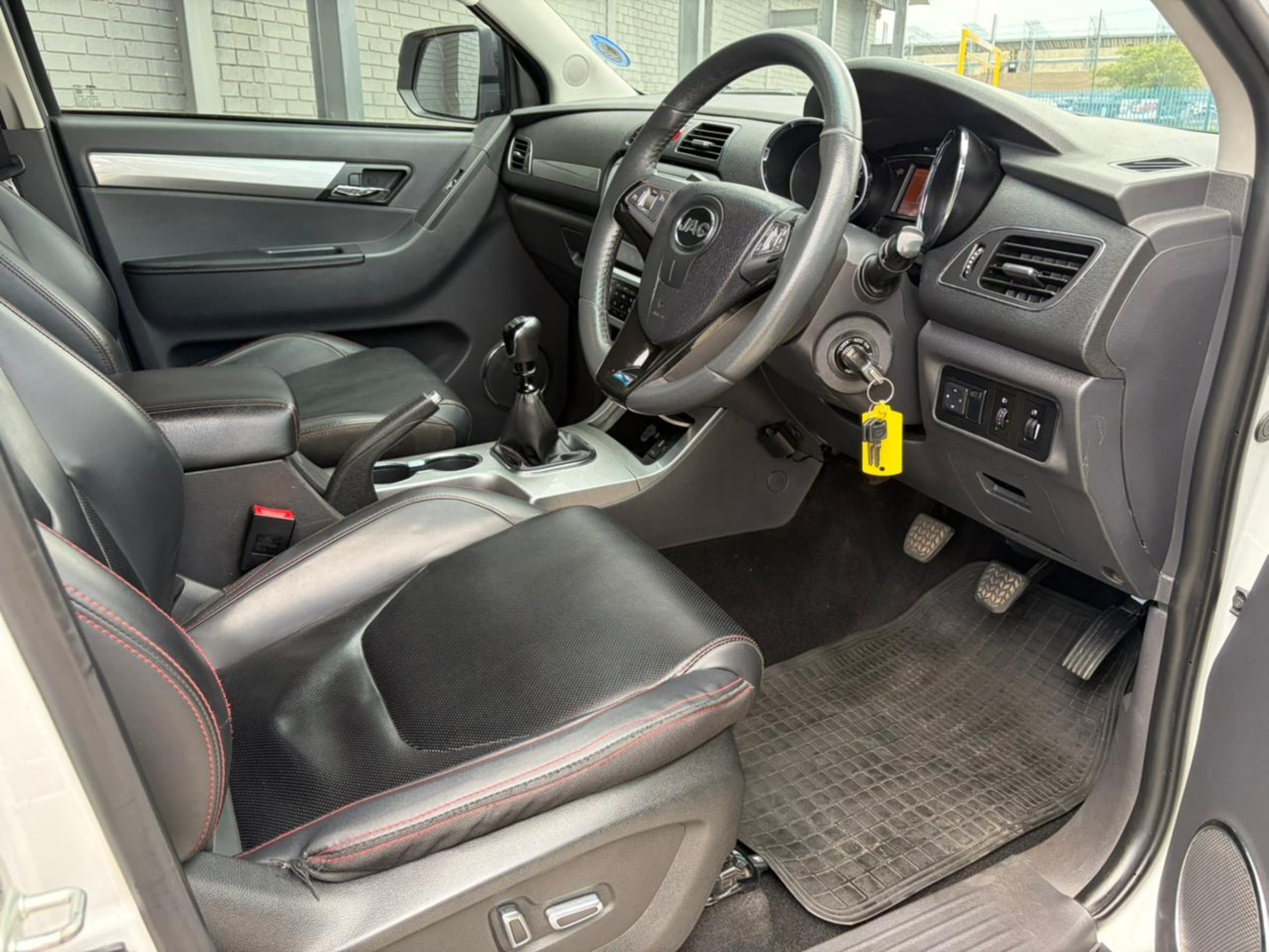 2023 JAC T8 2.0 CTI Super Lux 4x4 Double-Cab for sale in South Africa — photo 3