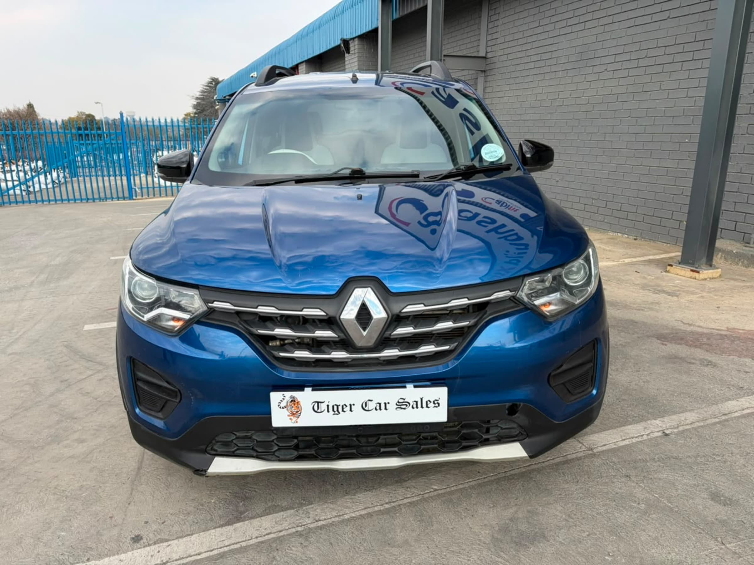 2023 Renault Triber 1.0 Dynamique / ZEN for sale in South Africa — photo 2