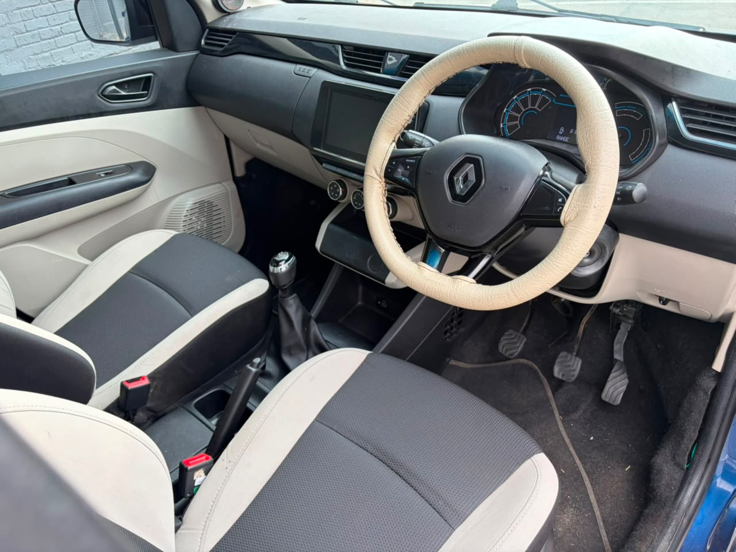2023 Renault Triber 1.0 Dynamique / ZEN for sale in South Africa — photo 3