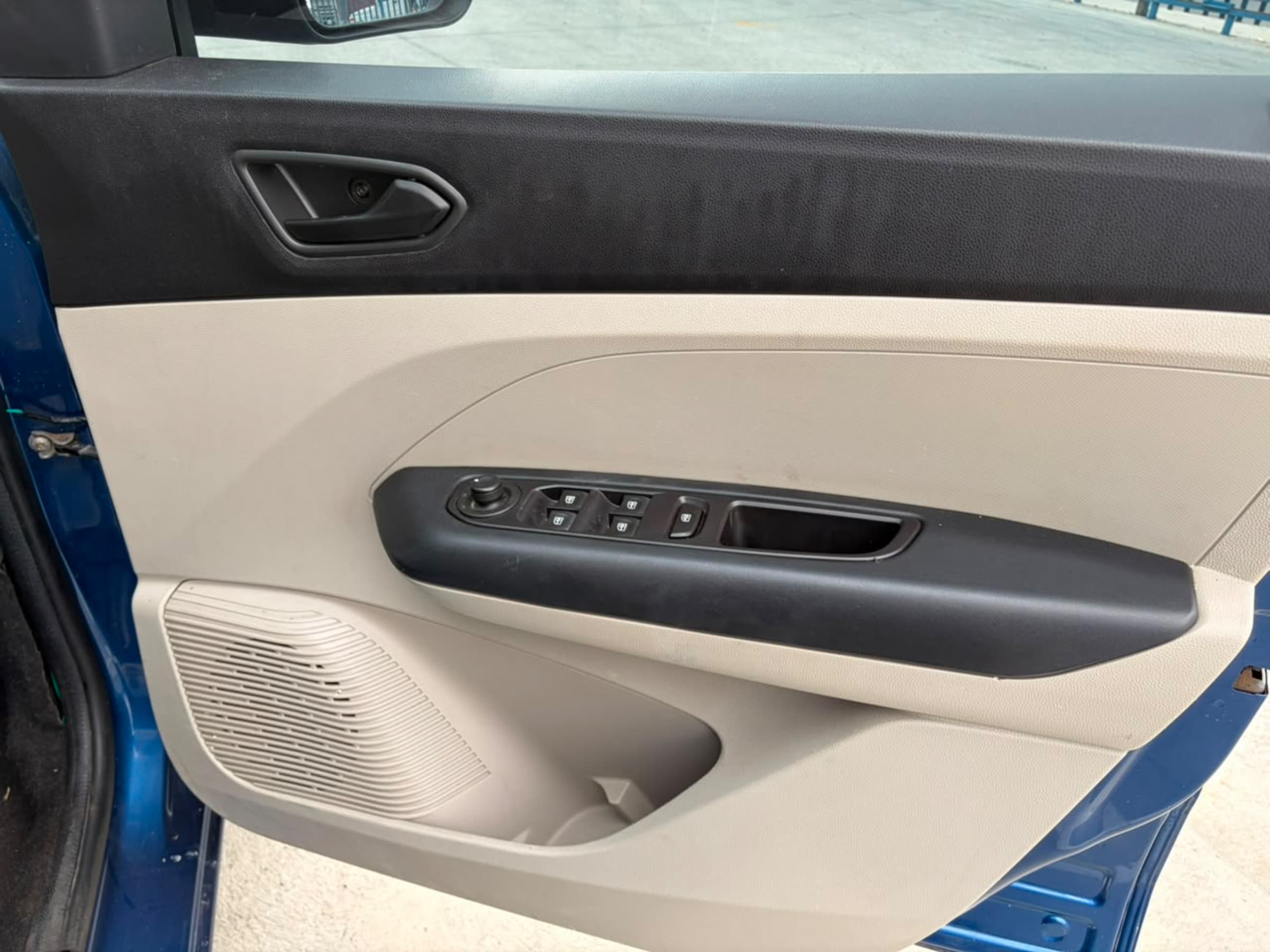 2023 Renault Triber 1.0 Dynamique / ZEN for sale in South Africa — photo 4
