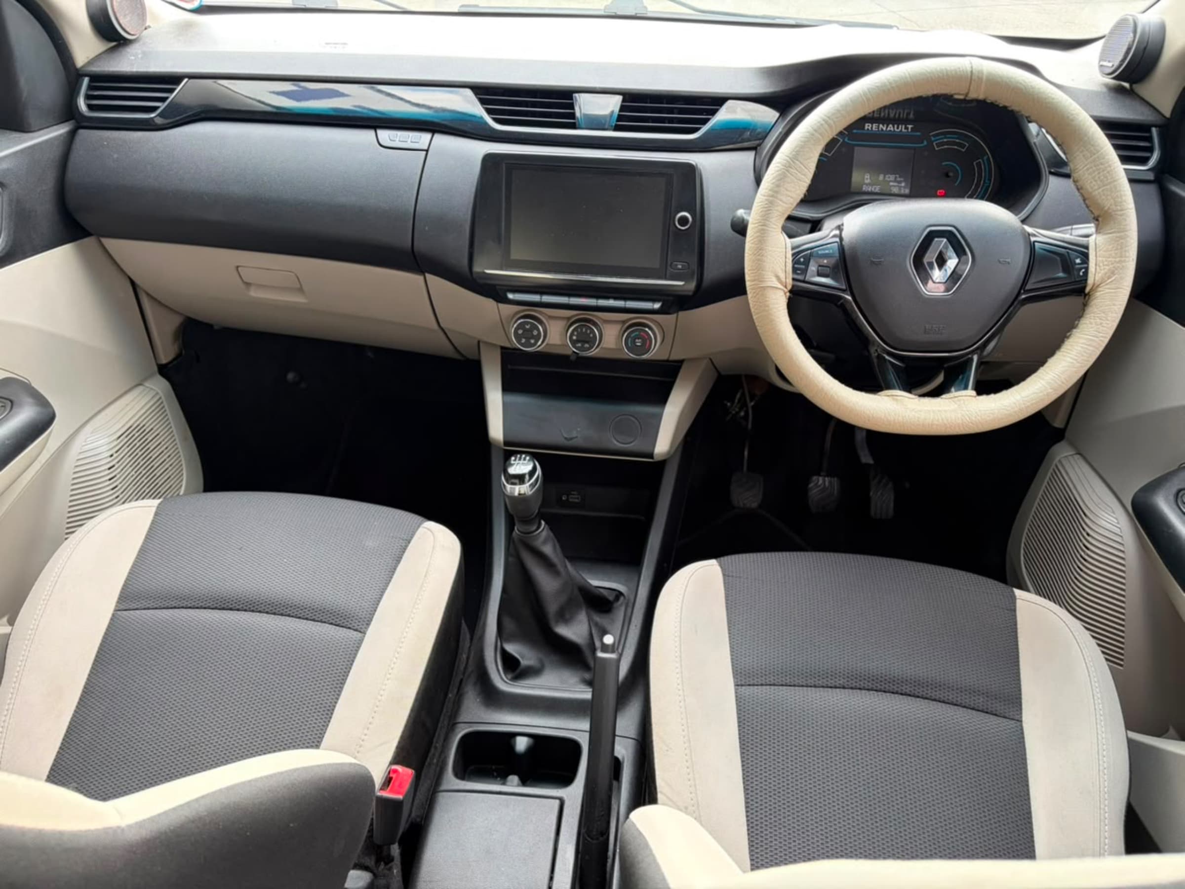2023 Renault Triber 1.0 Dynamique / ZEN for sale in South Africa — photo 5
