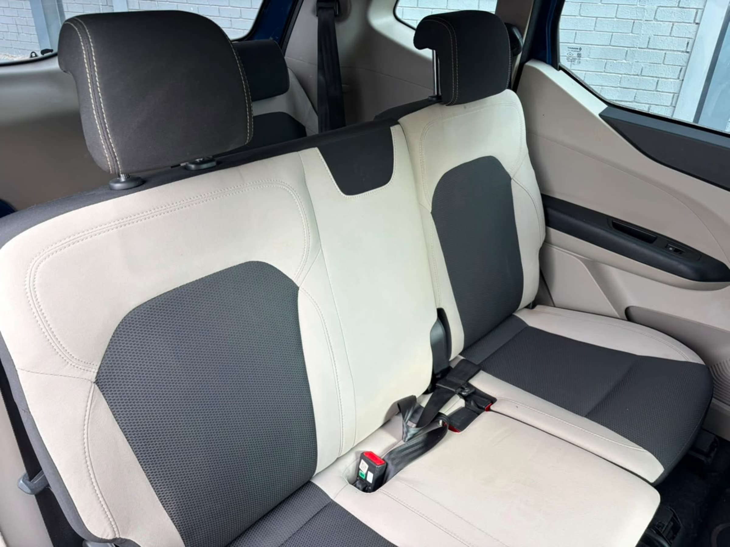 2023 Renault Triber 1.0 Dynamique / ZEN for sale in South Africa — photo 6