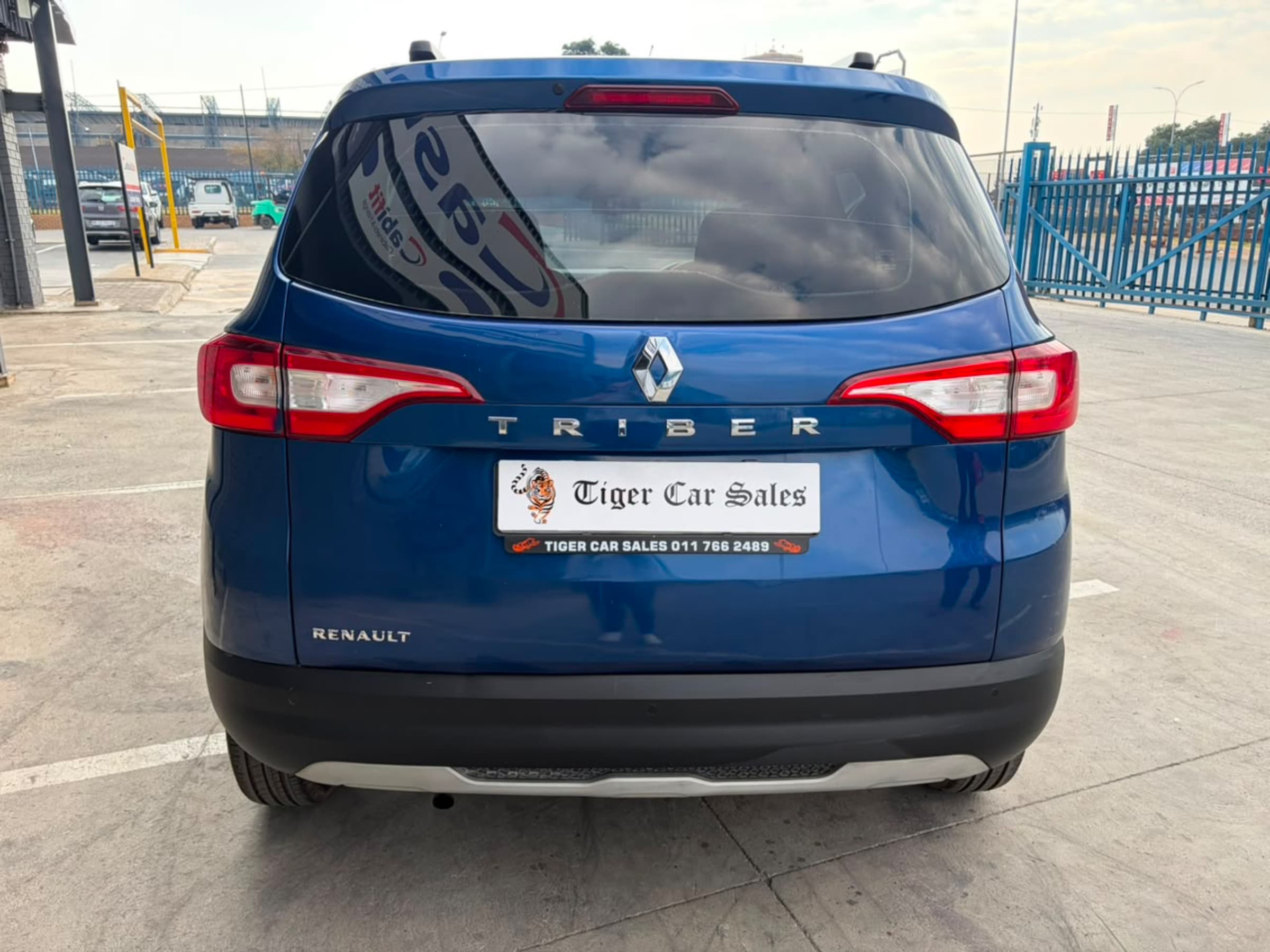 2023 Renault Triber 1.0 Dynamique / ZEN for sale in South Africa — photo 9